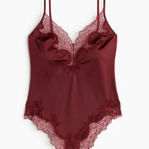 Body - Vinröd body med spets från hm