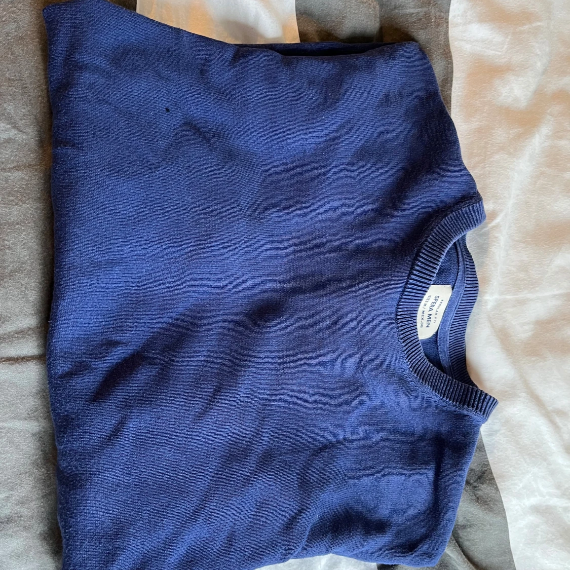 Blå stickad tröja  - 1