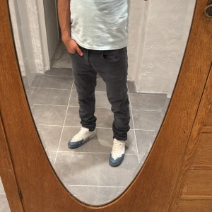 Replay jeans  - Ett par snygga byxor från Replay i storlek W30 L32 i modellen Anbbas 