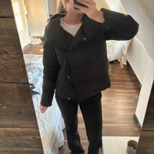 Jättesnygg vinterjacka - Endast använd en vinter, inga defekter💕Fickorna har dragkedja, skriv för frågor🫶