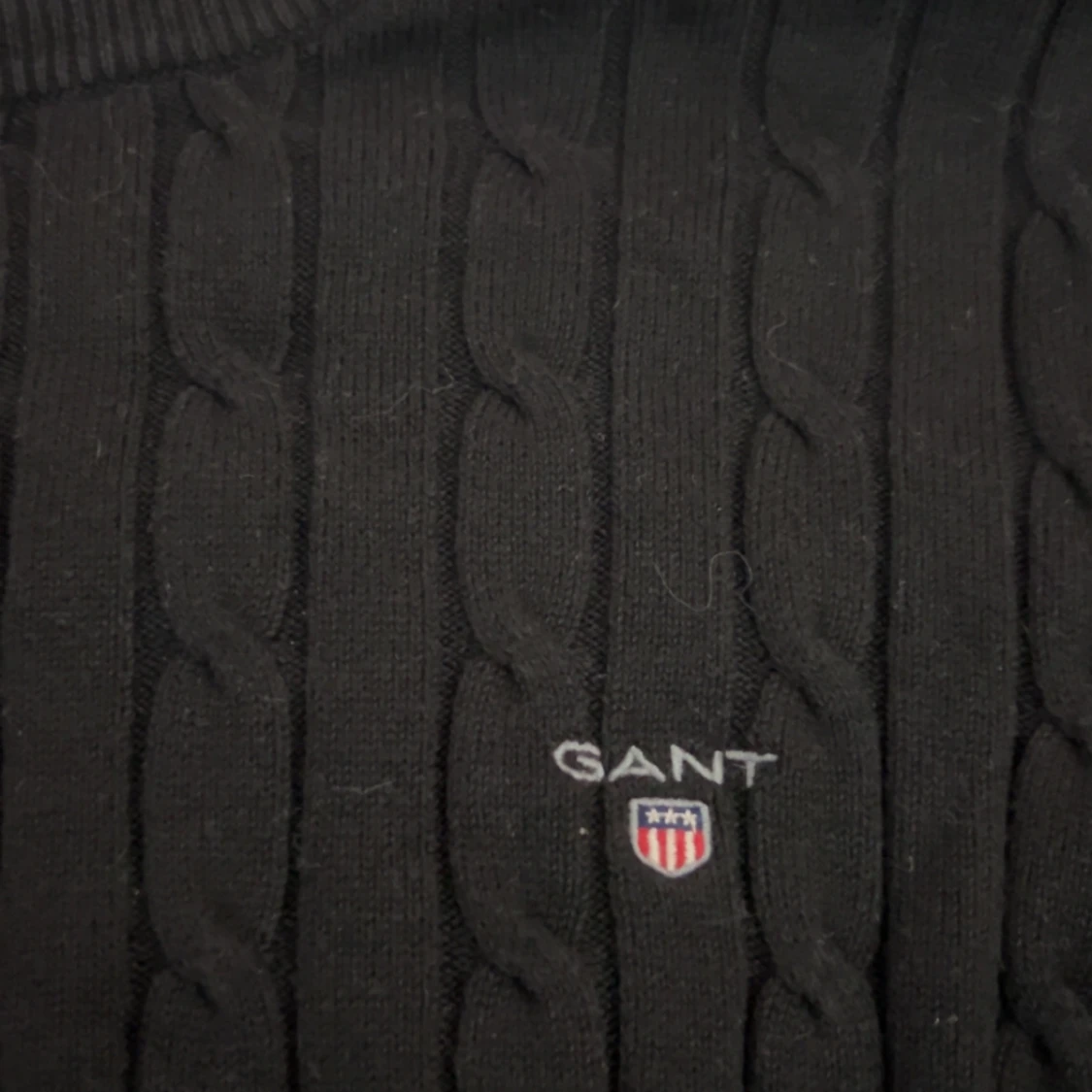 Svart kabelstickad tröja från Gant - 2