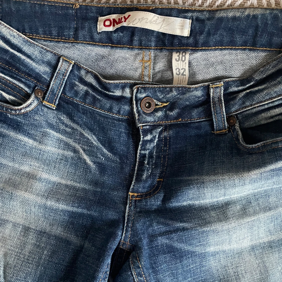 Blå bootcut jeans från ONLY, stl 38/32 - 2