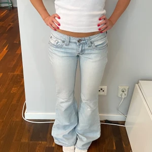 Så snygga jeans - Snygga jeans men med mycket slitningar se bild 5