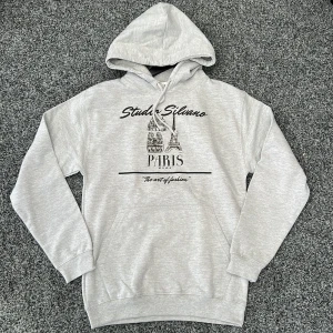 Studio Silvano hoodie S grå - Size S fits 175-182! Helt nya! Fast pris . Tryck gärna på köp nu