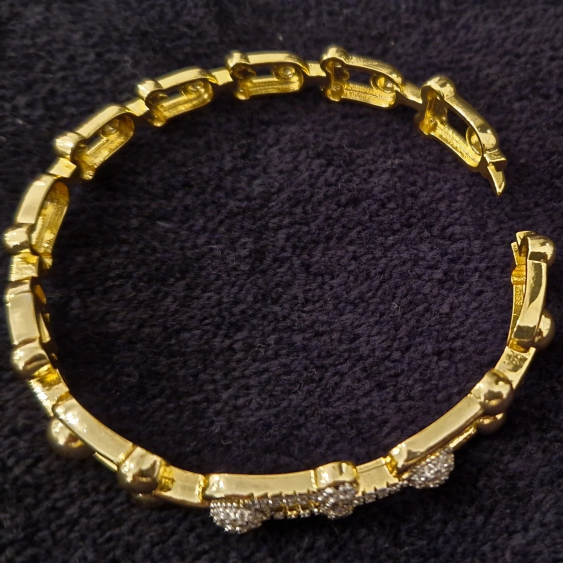 Förgyllt armband med detaljer av zirconia pavé hästsko - 1