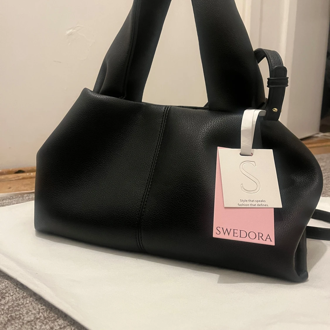 Svart handväska från Swedora i skinn - 1