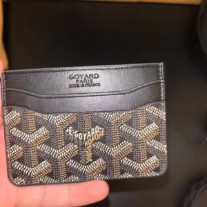 G O Y A R D Korthållare  - Den är helt ny kommer med kartong och korten.