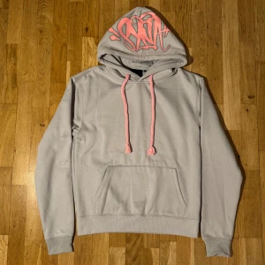 Syna world hoodie size S - Syna world hoodie, vädldigt skön och varm.