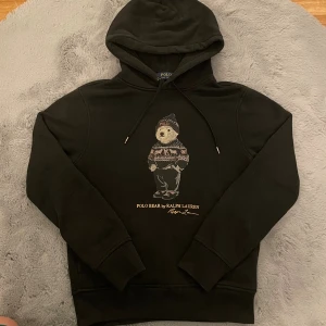 Ralph lauren polo bear hoodie - En Ralph lauren hoodie i mycket bra skick, hör av er vid frågor
