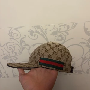 Gucci keps - Inga skador, skick: 10/10. Knappt använd! Först till kvarn 