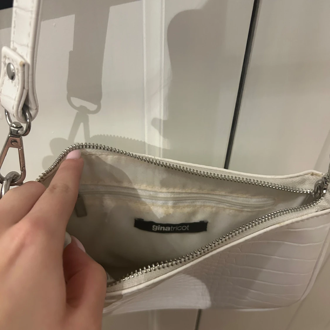 Vit axelväska från Gina Tricot - 1