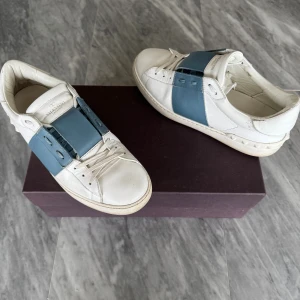 Valentino skor - Valentino Open skor - Fint skick - Tillbehör: endast skorna - Nypris: 6000kr - TrendWardrobe