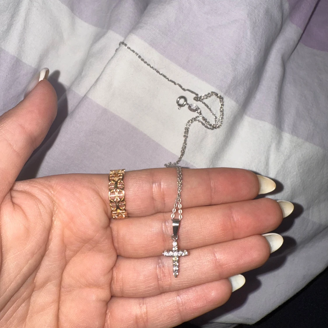 Äkta silverhalsband med korshänge