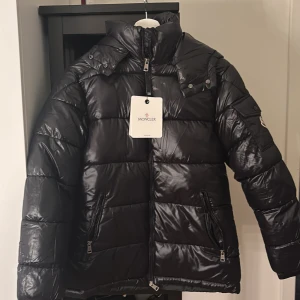 Moncler jacka  - Aldrig använd, köpt här på plick