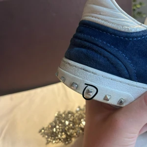 Flycrew nitar✈️ -  Tja! Säljer dessa flycrew liknade nitar för 20kr styck || Hur får man på nitarna?: Du behöver superlim och gummihammare eller något liknade för att banka ner niten || Om du har frågor eller funderingar är det bara att fråga🙌