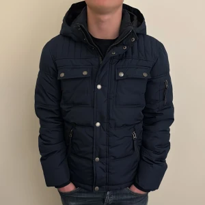 Vinterjacka  - - Condition: 8/10 - Color: Navy Blue - Size: S