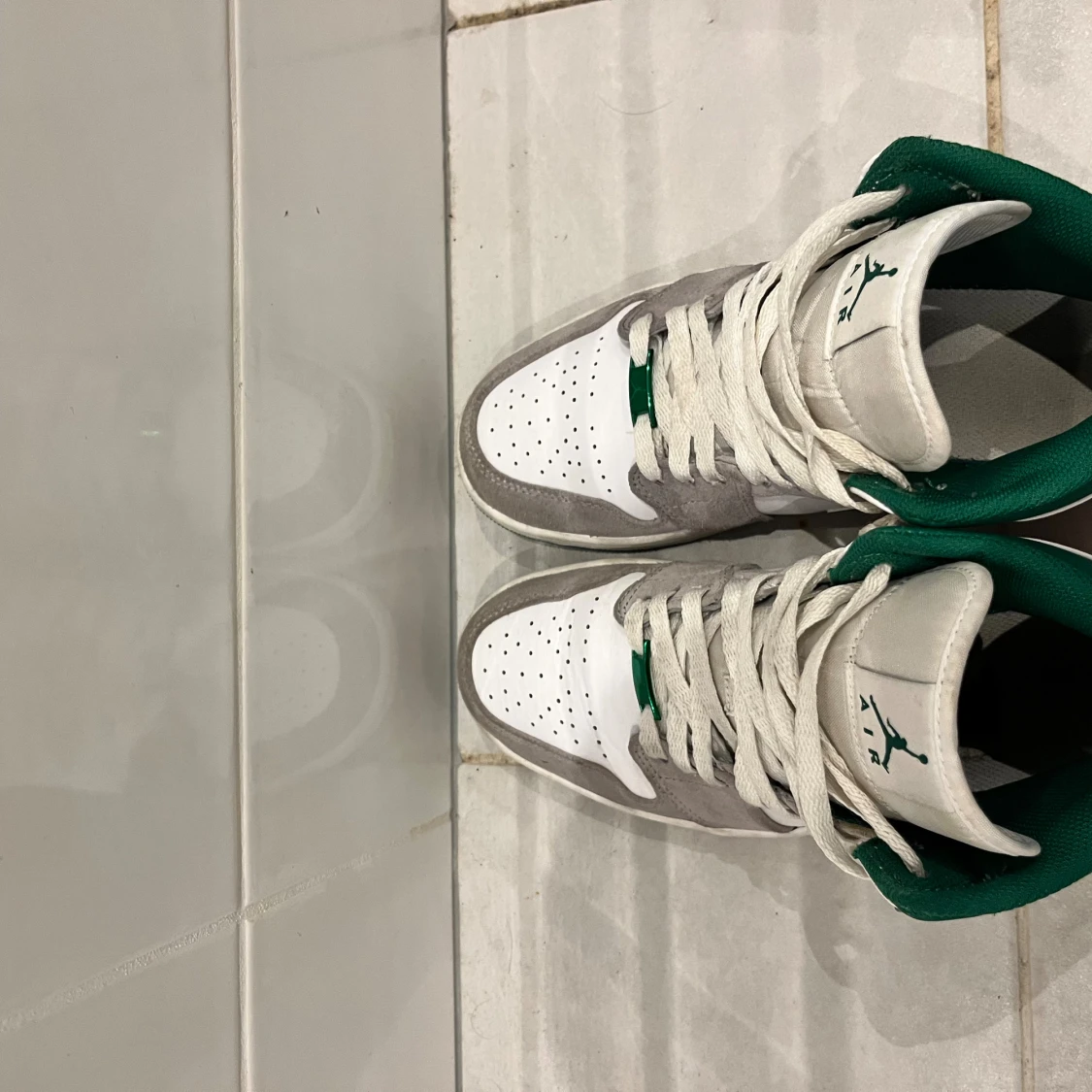 Nike Air Jordan 1 Mid vit/grön/grå