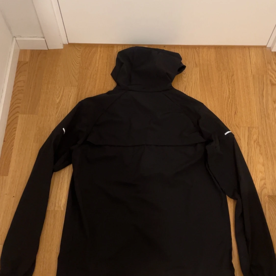 Svart Nike vindjacka med huva - 1