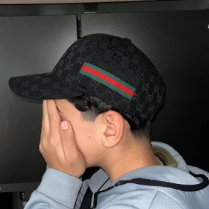 GG keps - Jag säljer en svart GG keps den helt oanvänd och vi kan självklart förhandla priset om du inte är nöjd med det satta priset. Köp helst via instabox eller PostNord.