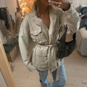 Jacka med skärp - SÅÅ snygg