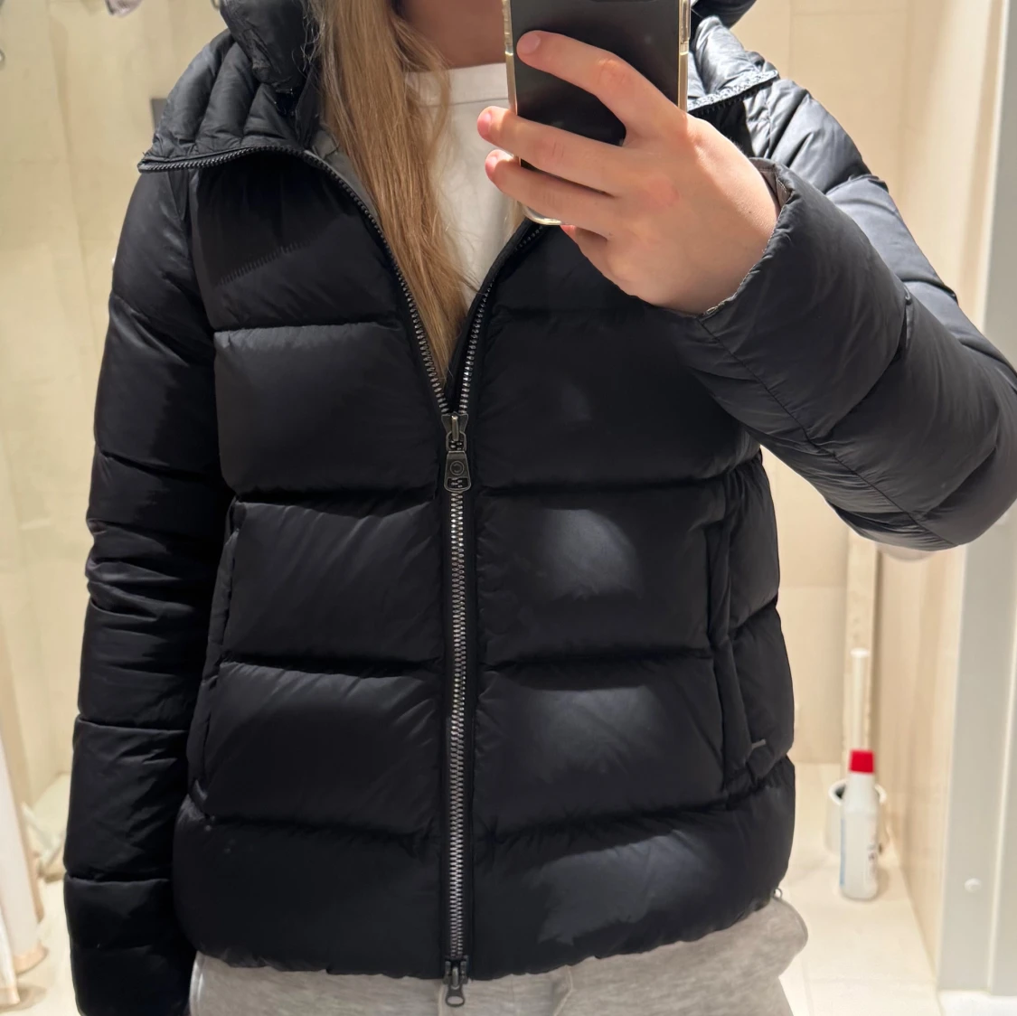 Svart pufferjacka från Colmar