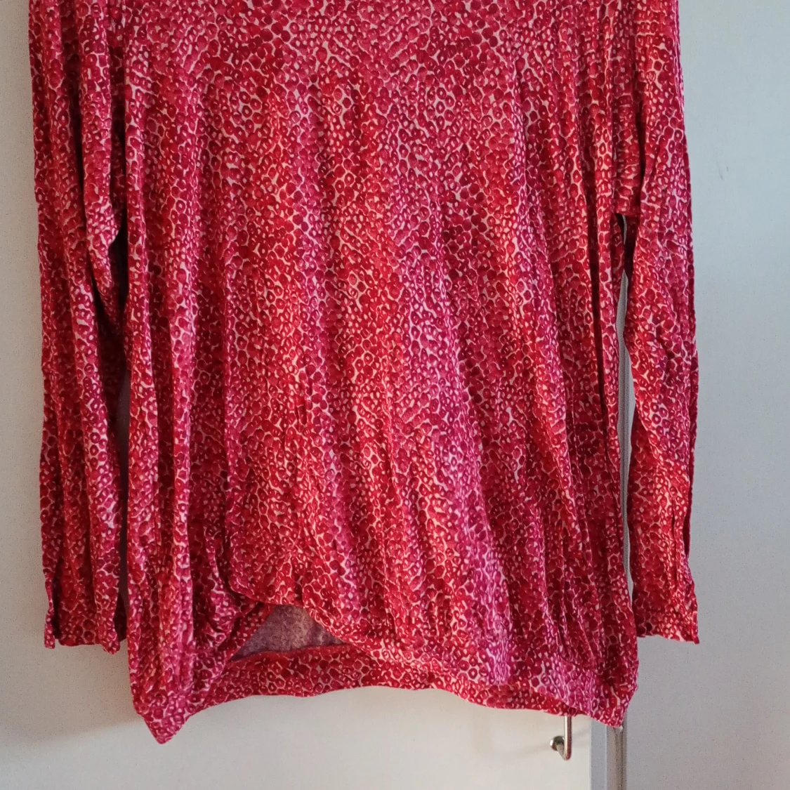 Röd leopardmönstrad långärmad tröja Esmara