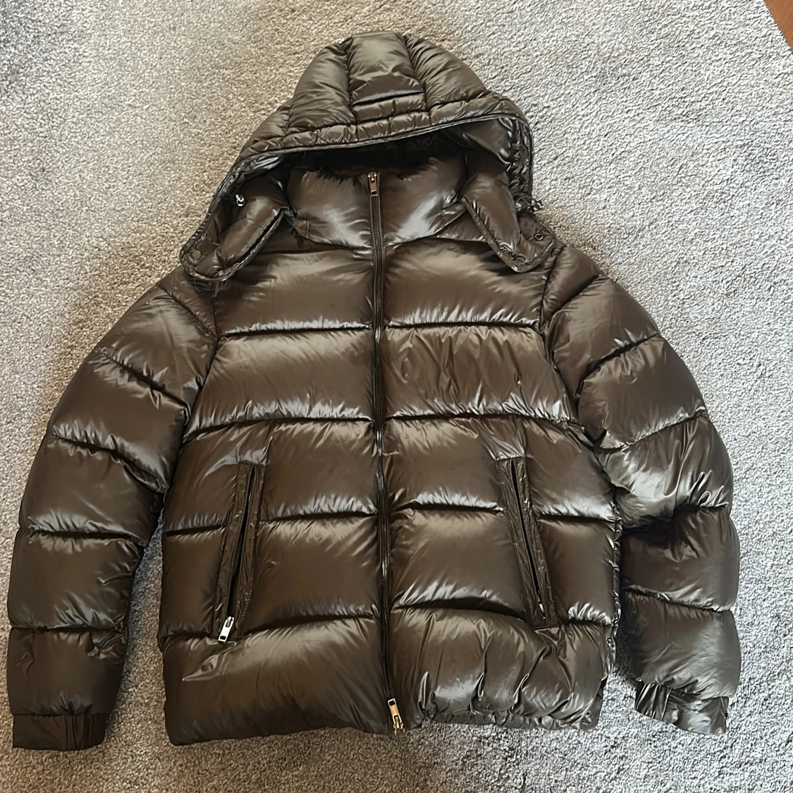 Mörkgrön pufferjacka från Massimo Dutti