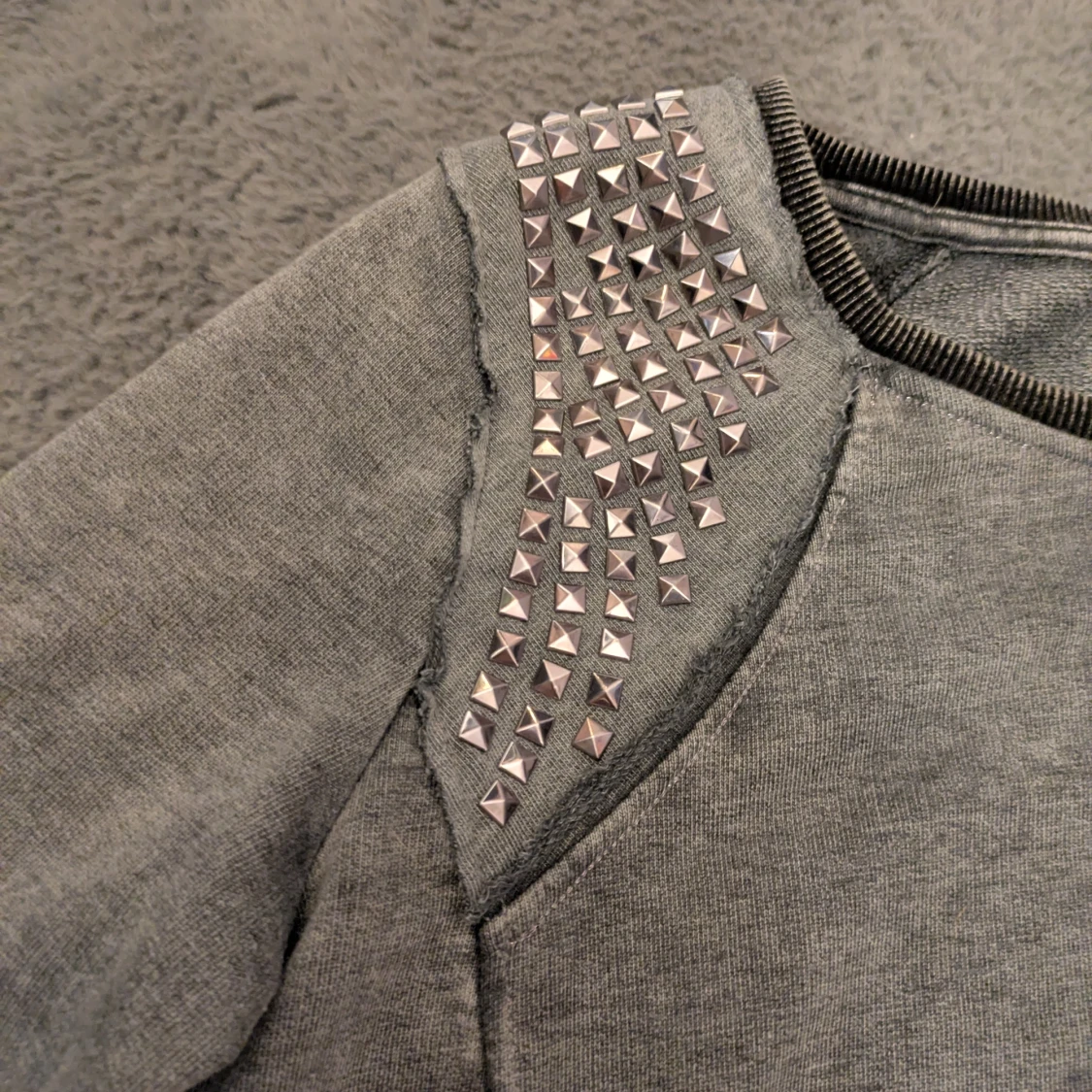 Grå klänning med nitar från BOSS - 1