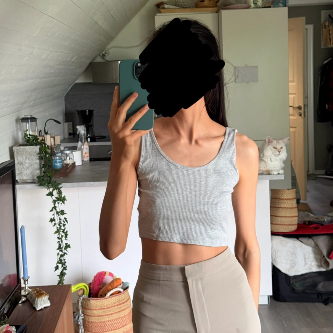 Grå crop top