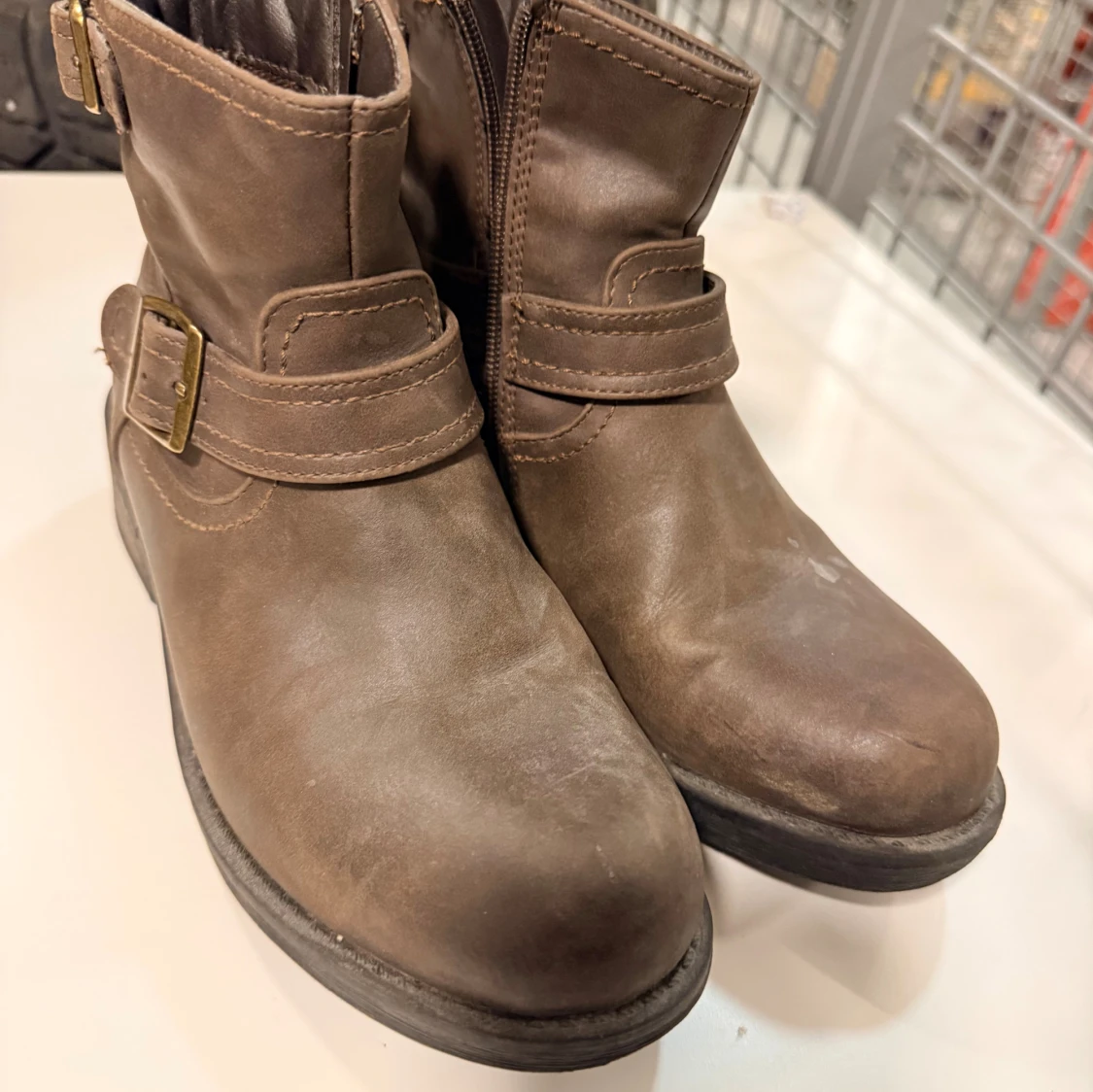 Bruna boots med spännen och dragkedja - 3