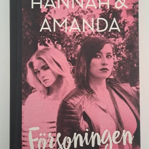 Försoningen - En modern roman om två systrar med helt olika livsstilar – PR-assistenten Alicia och den vilda Vanessa. Deras olikheter leder till konflikter och separation, men innerst inne vet de att de är starkare tillsammans. Första delen i trilogin Två systrar, perfekt för dig som gillar drama och relationer.