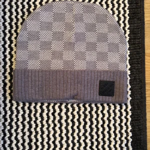 Mössa  - Dm vid intresse 