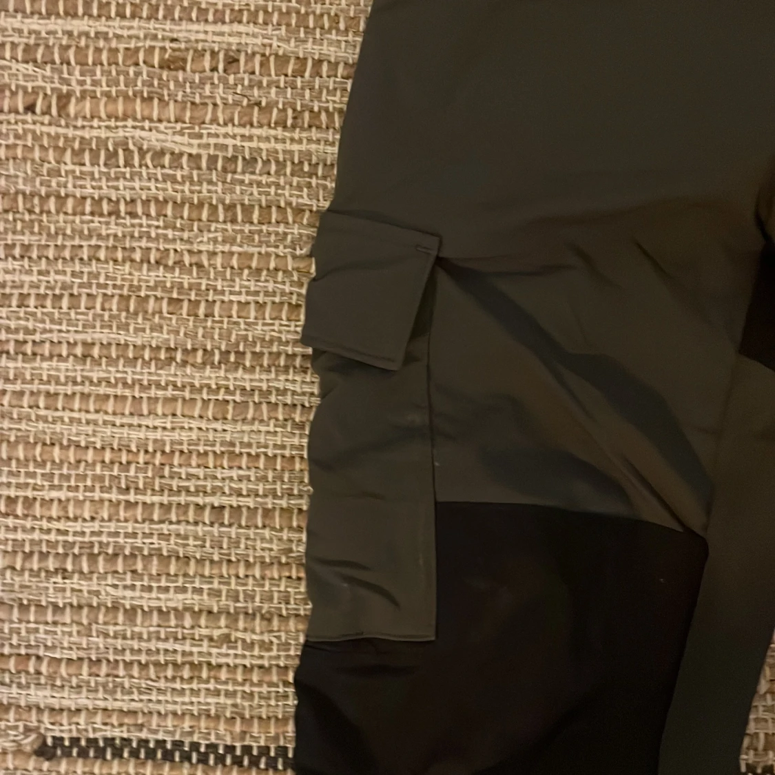 Svarta och gröna vandrings byxor. - 1