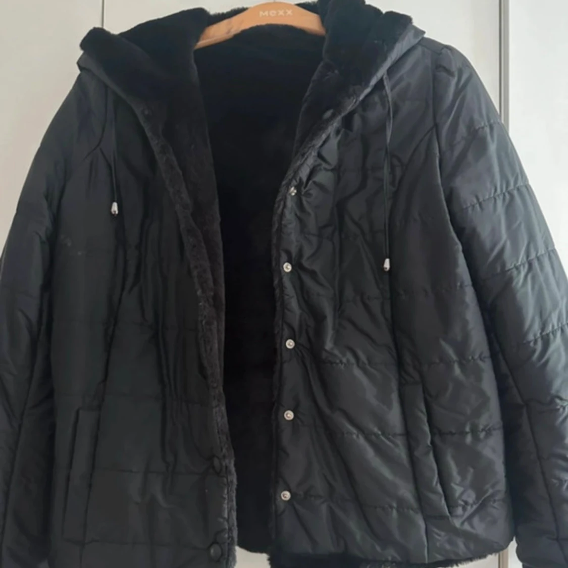 Vändbar täckjacka med fickor  - 3