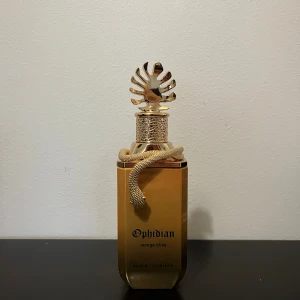 Ophidian Mango Bliss Parfym - Paris Corner Ophidian Mango Bliss. Endast testad har sprayat 5-6 sprut. Säljer då jag har för många parfymer och sällan använder parfym numera. Bästa dupen av SHL God of Fire