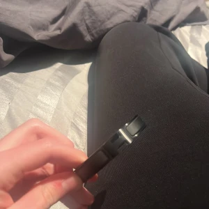  H-armband - svart H-armband 