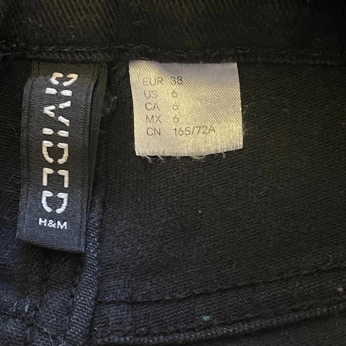 Svarta wide jeans från H&M, strl 38 - 2