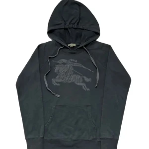 Burrberry Hoodie - Mörkgrå hoodie från Burrberry, snörerna är avtagna men går o sätta tillbaka. Finns några defeker men inget som syns vid användning. Passformen är slim. Står M men är mer som S, passar ≈ 180. kom privat för mer bilder.