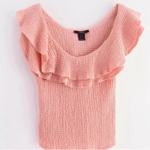 Rosa volangtopp från Lindex - Supersöt rosa topp från Lindex med volangdetalj över axlarna. Nästintill helt ny💞💘 xs