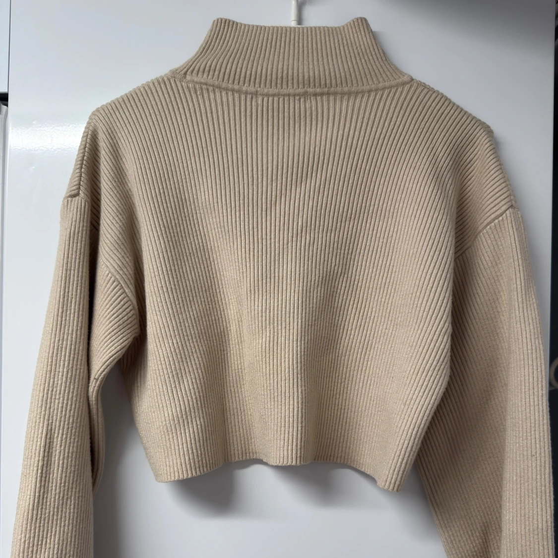 Fin Beige croppad polotröja Gina Tricot - 1