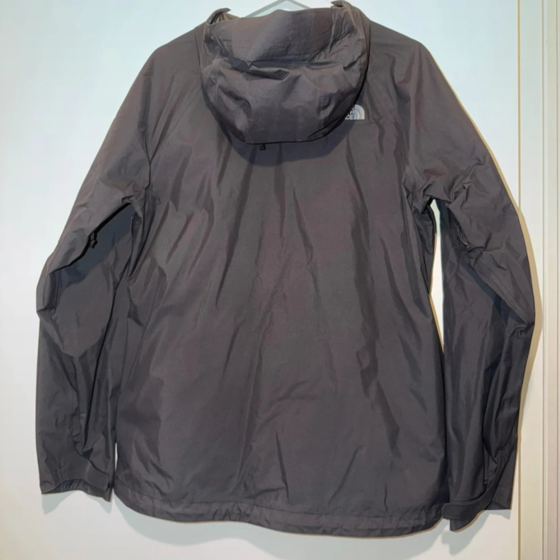 Svart vindjacka från The North Face nyskick - 2
