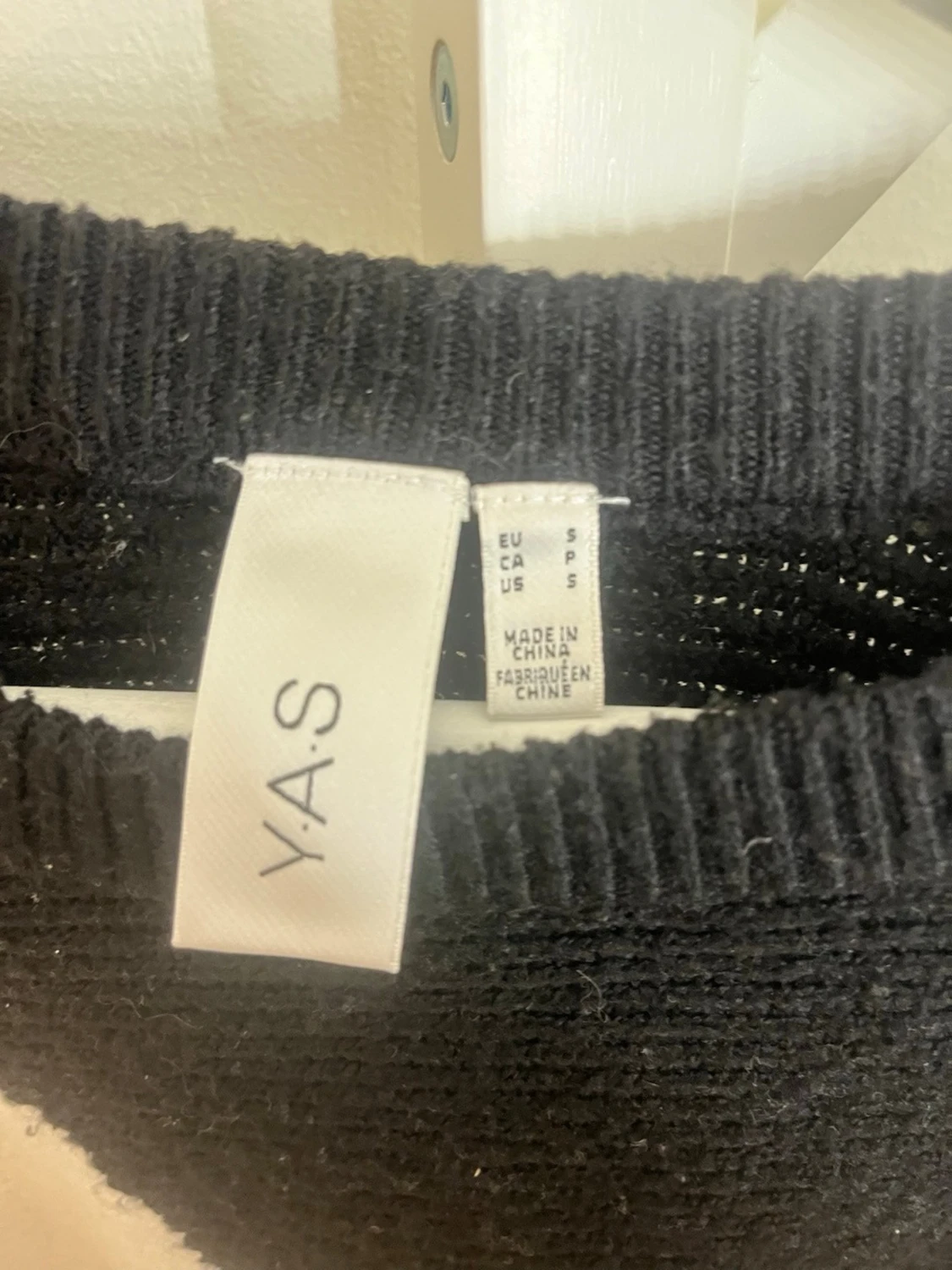 Svart och vit stickad tröja från Y.A.S - 1