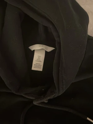 Svart hoodie - Inte så använda så mycket skön och ha på sig och bra skick 
