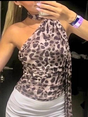 Leopardmönstrad topp - Säljer en snygg populär topp med leopardmönster