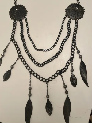 Halsband - Halsband som har fina detaljer 