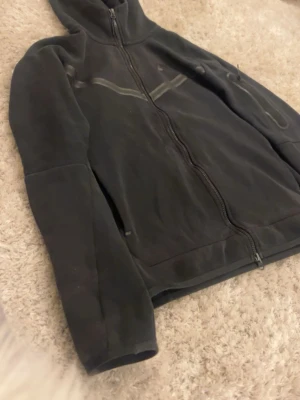 Nike tech fleece  - Mycket Bra skick men lite nopprig på ryggen men ingenting som syns 