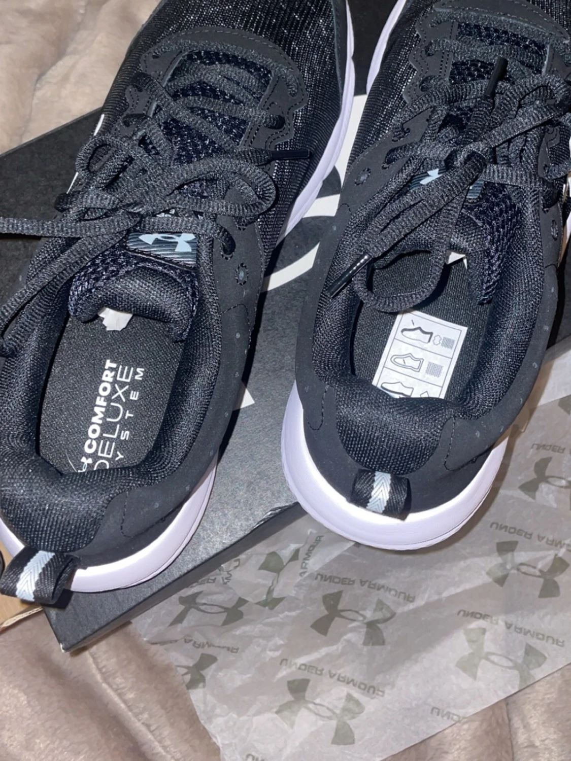 Svarta Under Armour sneakers - 2