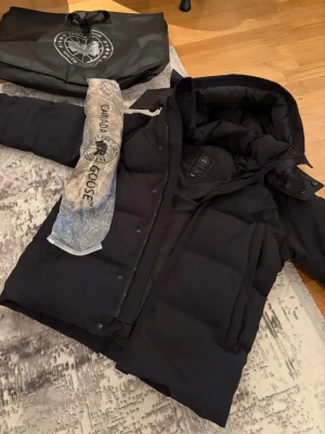 Canada Goose wyndham - Helt ny, päls påse, canada goose väska tillkommer, skriv om intresserad! ADDA SNAP: för fler tydligare videos
