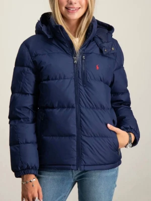 Marinblå pufferjacka från Polo Ralph Lauren - Säljer en marinblå pufferjacka från Ralph Lauren med huva o dragkedja framtill i XL (barnstorlek/XS vuxen). Jackan har praktiska fickor med dragkedja. Perfekt för kalla dagar och riktigt snygg till jeans. Köpt för 3295. Som ny, pris kan diskuteras o kom för privata bilder vid intresse. 