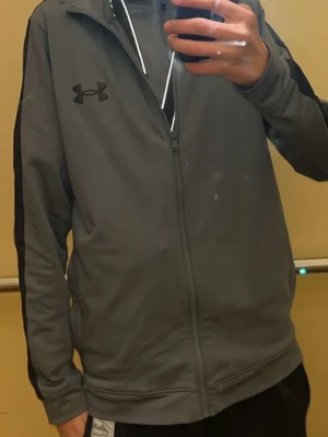 Under armour sport kofta  - Bra kofta för sport under armour iga håll bra skick